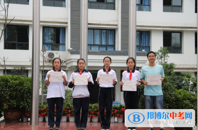 成都市第三十三中學舉行“律動三三”藝體節(jié)暨評優(yōu)選先表彰大會