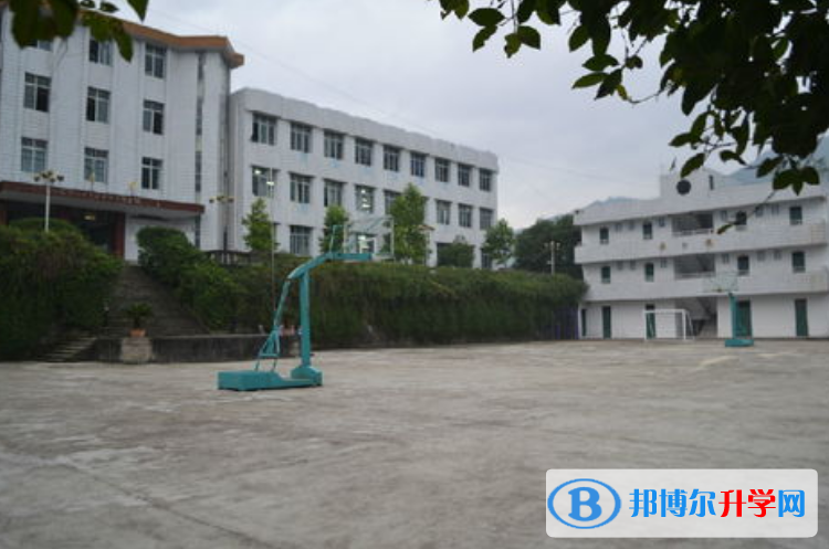 江口中學(xué)2021年招生辦聯(lián)系電話 