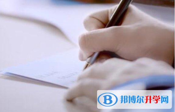 2021年咸陽怎么寫中考自薦書